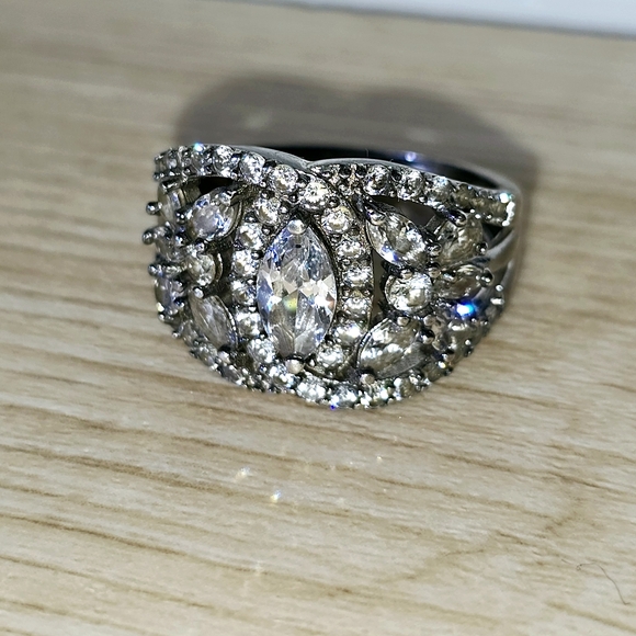 Size 9 BELLA LUCE 4.80CTW RHODIUM OVER STERLING SILVER RING (3.27CTW DEW) - Picture 6 of 10